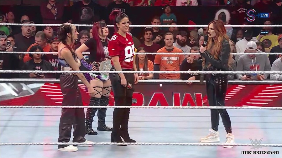 WWE_Monday_Night_RAW_2023_01_16_720p_HDTV_x264-Star_mp4_002791766.jpg