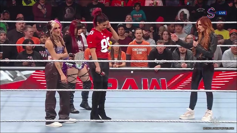 WWE_Monday_Night_RAW_2023_01_16_720p_HDTV_x264-Star_mp4_002799766.jpg