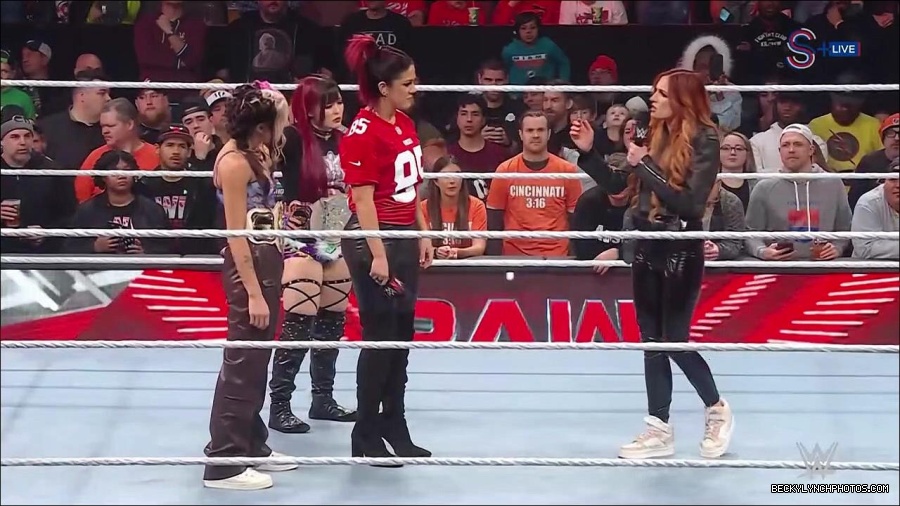 WWE_Monday_Night_RAW_2023_01_16_720p_HDTV_x264-Star_mp4_002806566.jpg