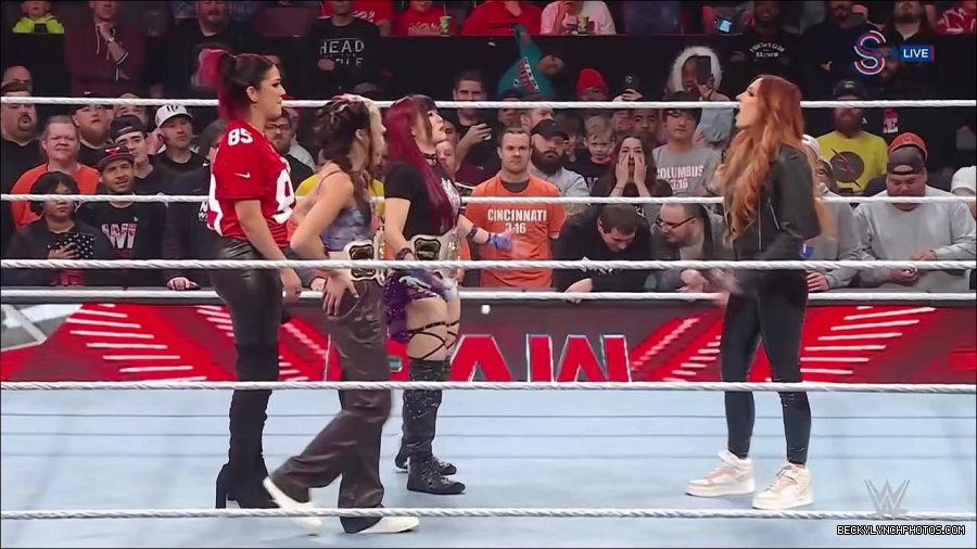 WWE_Monday_Night_RAW_2023_01_16_720p_HDTV_x264-Star_mp4_002860566.jpg