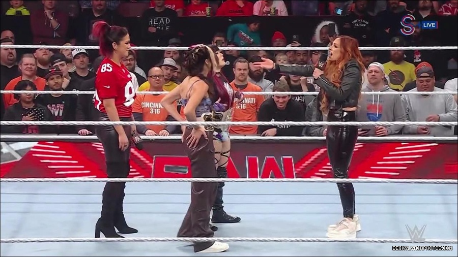WWE_Monday_Night_RAW_2023_01_16_720p_HDTV_x264-Star_mp4_002861766.jpg