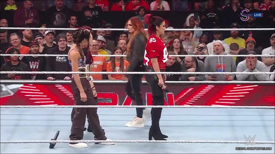 WWE_Monday_Night_RAW_2023_01_16_720p_HDTV_x264-Star_mp4_002914166.jpg
