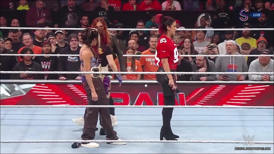 WWE_Monday_Night_RAW_2023_01_16_720p_HDTV_x264-Star_mp4_002914966.jpg