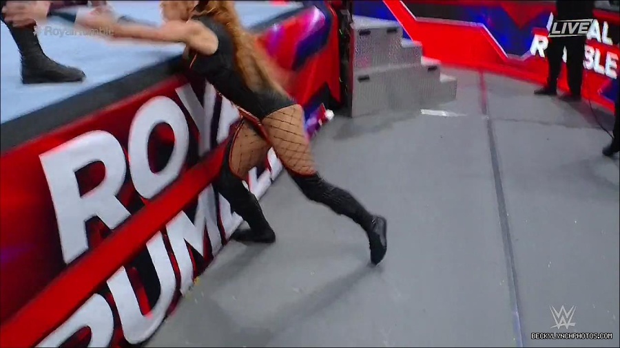 WWE_Royal_Rumble_2023_720p_WEB_h264-HEEL_mp4_009553216.jpg