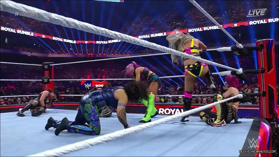 WWE_Royal_Rumble_2023_720p_WEB_h264-HEEL_mp4_010057950.jpg