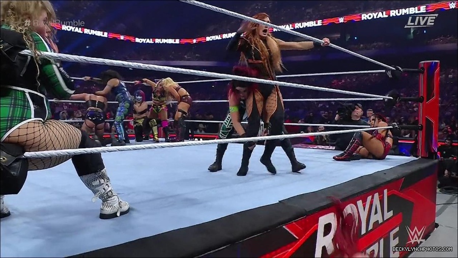 WWE_Royal_Rumble_2023_720p_WEB_h264-HEEL_mp4_010172350.jpg