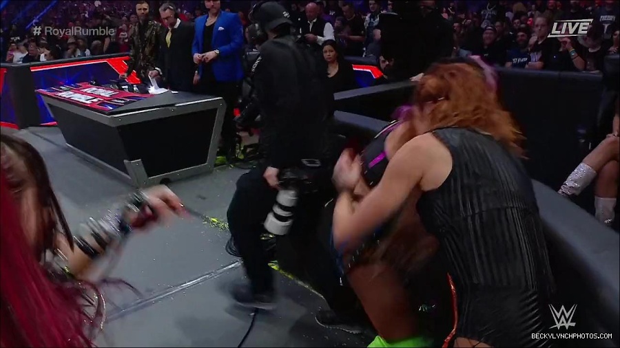 WWE_Royal_Rumble_2023_720p_WEB_h264-HEEL_mp4_010199150.jpg