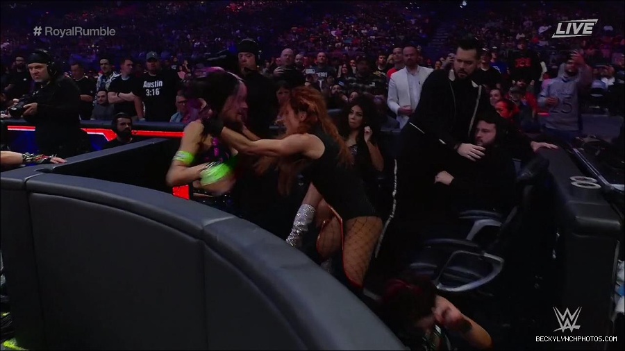 WWE_Royal_Rumble_2023_720p_WEB_h264-HEEL_mp4_010208750.jpg