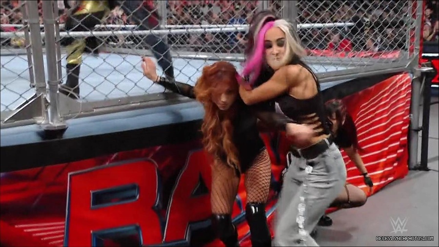 WWE_Monday_Night_RAW_2023_01_23_720p_HDTV_x264-Star_mp4_003941866.jpg