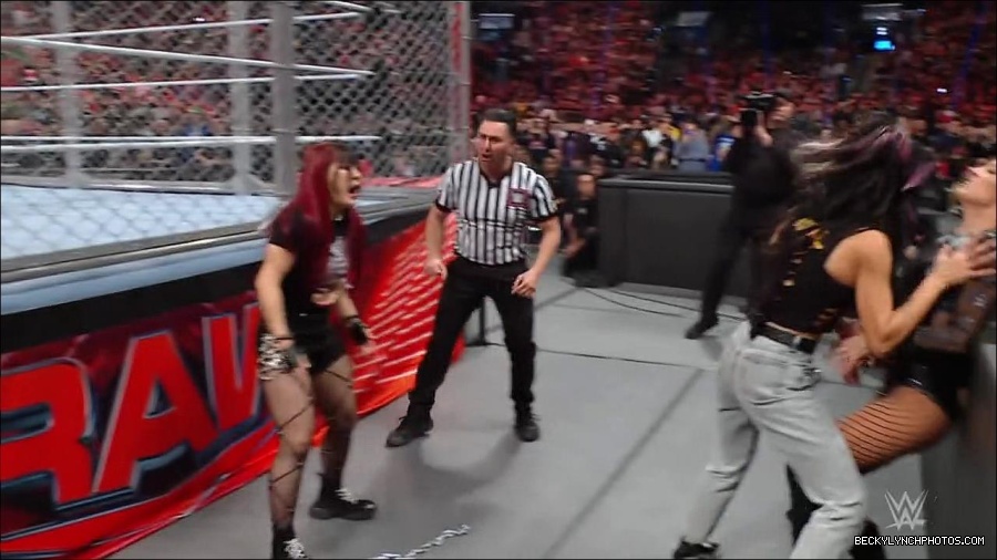 WWE_Monday_Night_RAW_2023_01_23_720p_HDTV_x264-Star_mp4_003947466.jpg