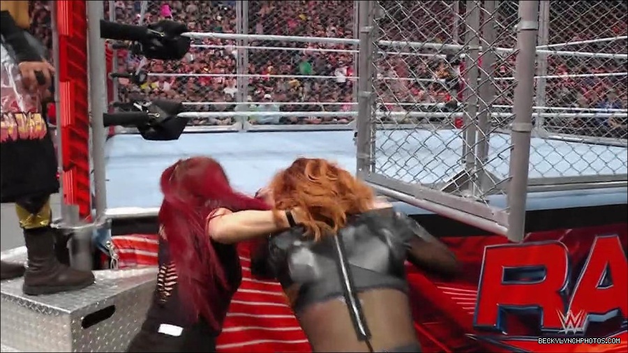 WWE_Monday_Night_RAW_2023_01_23_720p_HDTV_x264-Star_mp4_003965466.jpg