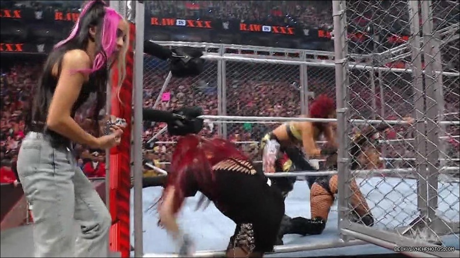 WWE_Monday_Night_RAW_2023_01_23_720p_HDTV_x264-Star_mp4_003971866.jpg