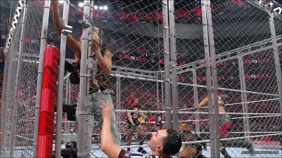 WWE_Monday_Night_RAW_2023_01_23_720p_HDTV_x264-Star_mp4_003979066.jpg