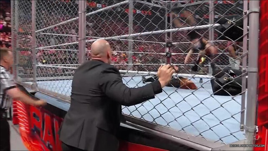 WWE_Monday_Night_RAW_2023_01_23_720p_HDTV_x264-Star_mp4_004018266.jpg