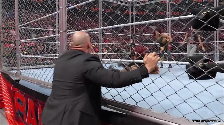 WWE_Monday_Night_RAW_2023_01_23_720p_HDTV_x264-Star_mp4_004018666.jpg