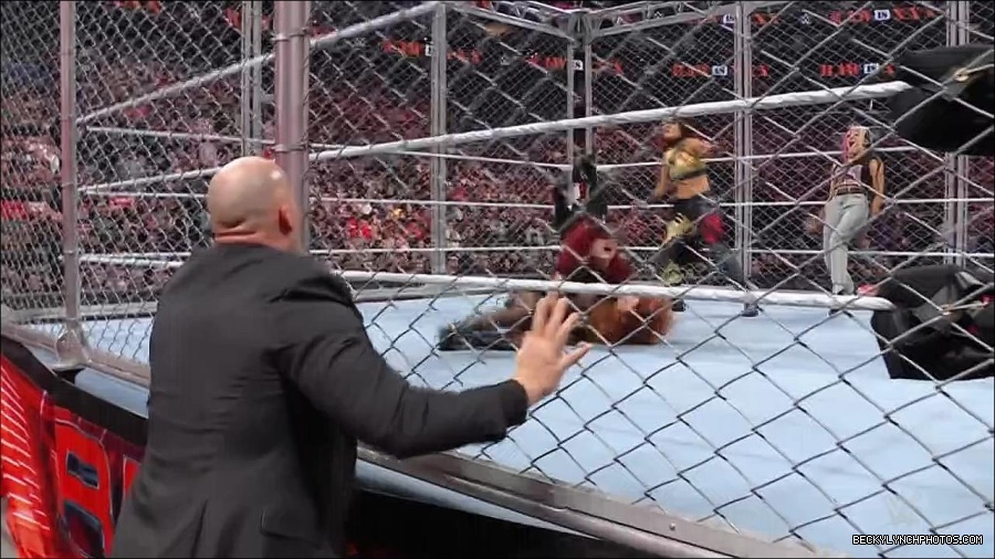 WWE_Monday_Night_RAW_2023_01_23_720p_HDTV_x264-Star_mp4_004019066.jpg