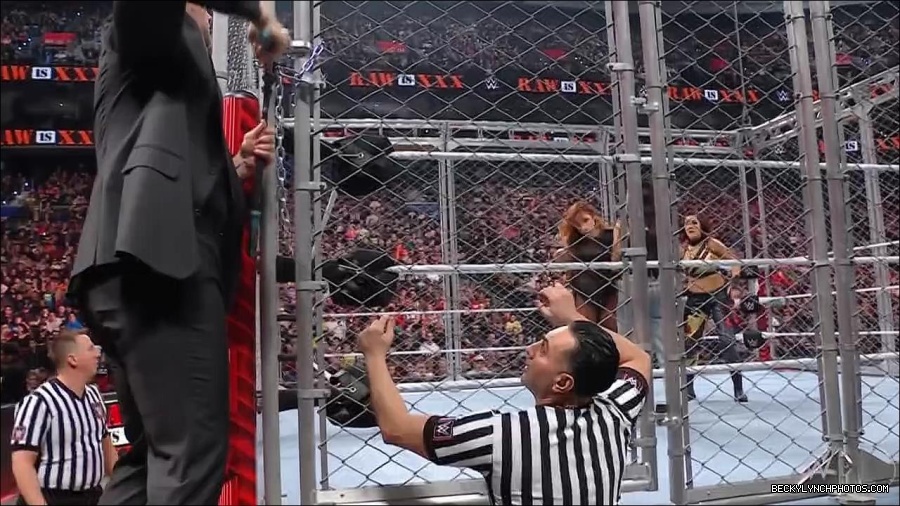 WWE_Monday_Night_RAW_2023_01_23_720p_HDTV_x264-Star_mp4_004037866.jpg