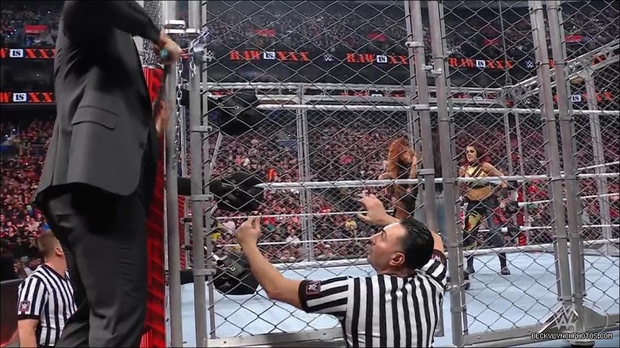 WWE_Monday_Night_RAW_2023_01_23_720p_HDTV_x264-Star_mp4_004038266.jpg