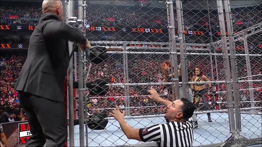 WWE_Monday_Night_RAW_2023_01_23_720p_HDTV_x264-Star_mp4_004040266.jpg