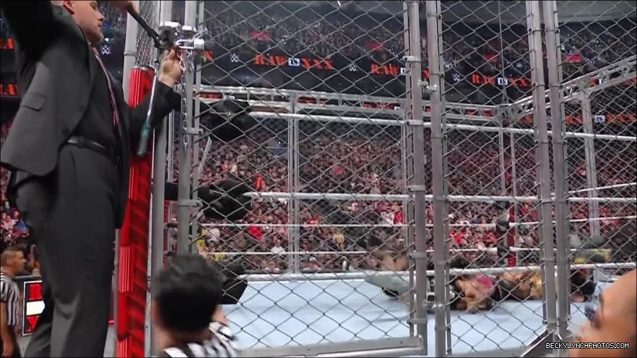 WWE_Monday_Night_RAW_2023_01_23_720p_HDTV_x264-Star_mp4_004043866.jpg
