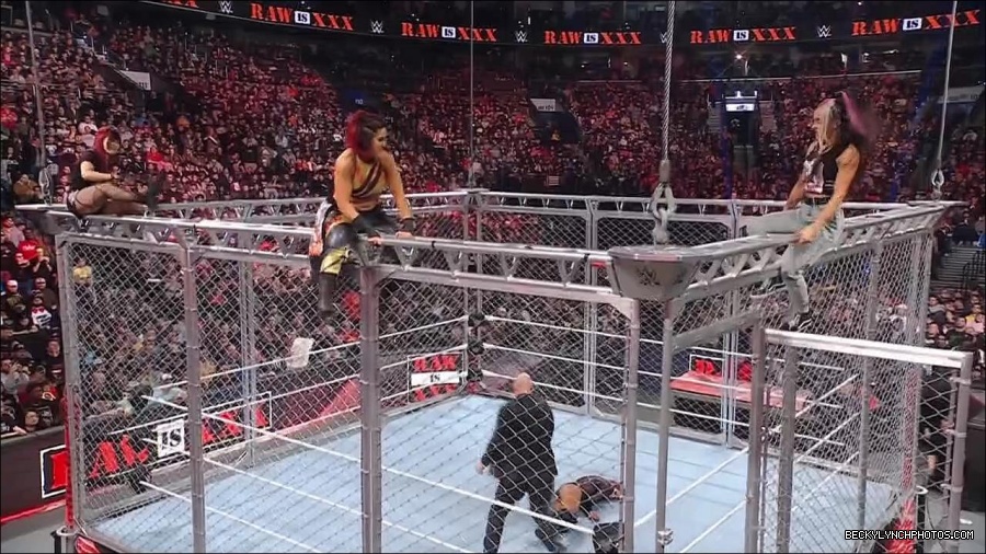WWE_Monday_Night_RAW_2023_01_23_720p_HDTV_x264-Star_mp4_004057066.jpg