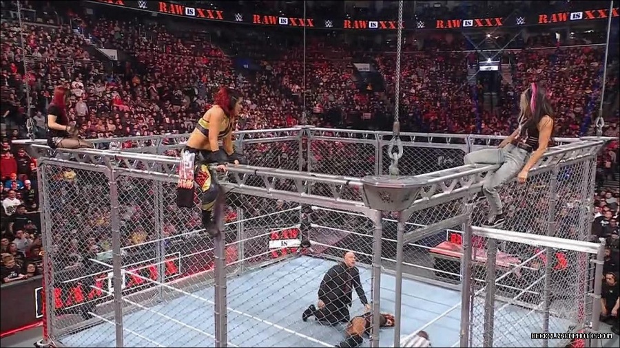 WWE_Monday_Night_RAW_2023_01_23_720p_HDTV_x264-Star_mp4_004058666.jpg