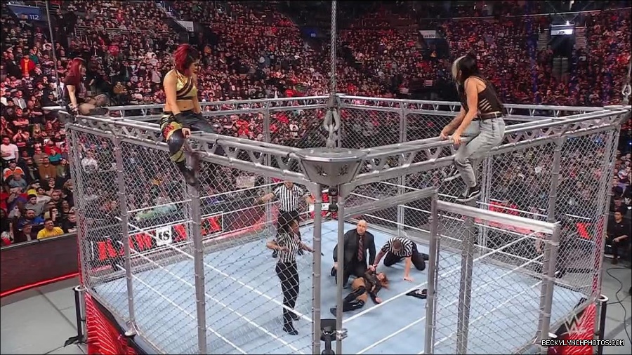 WWE_Monday_Night_RAW_2023_01_23_720p_HDTV_x264-Star_mp4_004069066.jpg