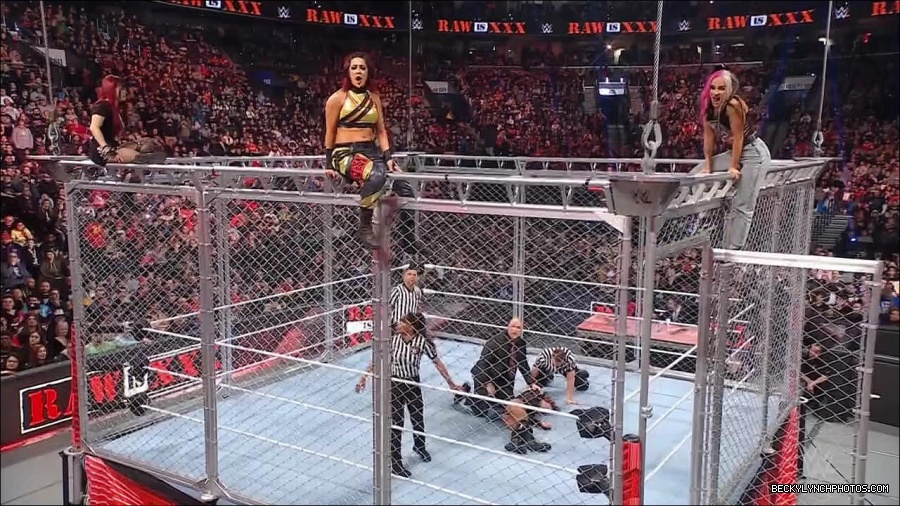 WWE_Monday_Night_RAW_2023_01_23_720p_HDTV_x264-Star_mp4_004079466.jpg