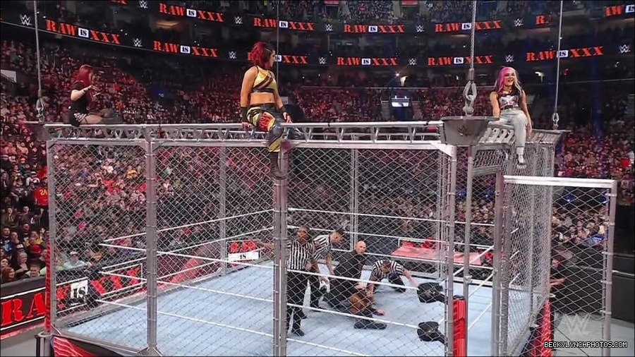 WWE_Monday_Night_RAW_2023_01_23_720p_HDTV_x264-Star_mp4_004082266.jpg