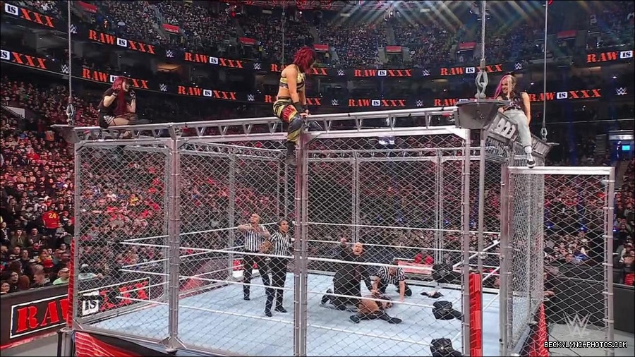 WWE_Monday_Night_RAW_2023_01_23_720p_HDTV_x264-Star_mp4_004087866.jpg