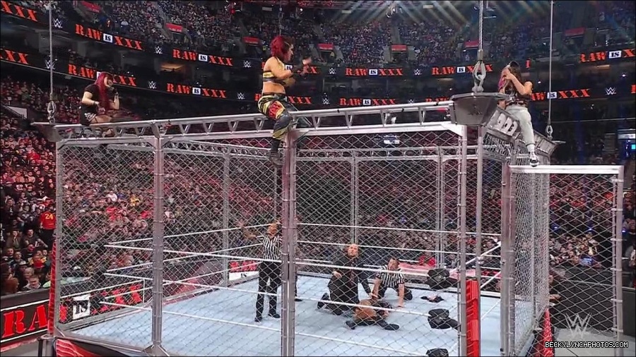 WWE_Monday_Night_RAW_2023_01_23_720p_HDTV_x264-Star_mp4_004089066.jpg