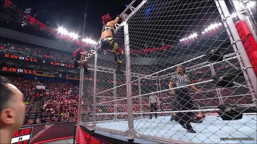 WWE_Monday_Night_RAW_2023_01_23_720p_HDTV_x264-Star_mp4_004101466.jpg