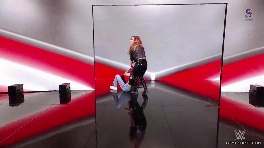 WWE_Monday_Night_RAW_2023_01_30_720p_HDTV_x264-Star_mp4_005732333.jpg