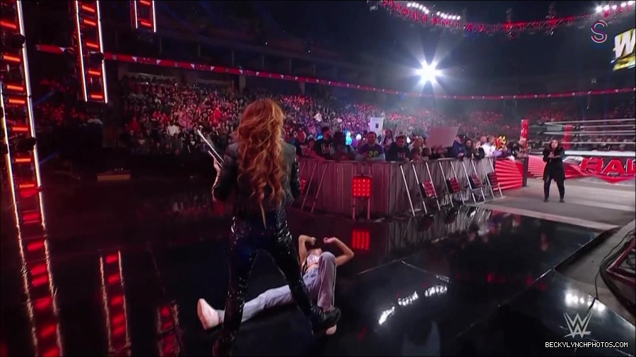 WWE_Monday_Night_RAW_2023_01_30_720p_HDTV_x264-Star_mp4_005769533.jpg