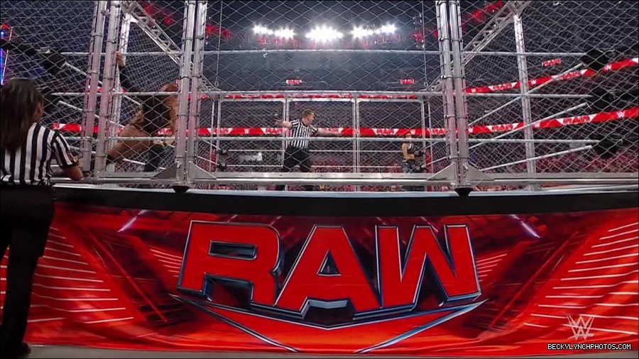 WWE_Monday_Night_RAW_2023_02_06_720p_HDTV_x264-Star_mp4_007081966.jpg