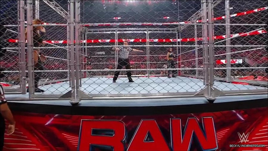 WWE_Monday_Night_RAW_2023_02_06_720p_HDTV_x264-Star_mp4_007083566.jpg
