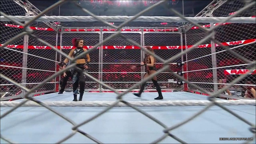 WWE_Monday_Night_RAW_2023_02_06_720p_HDTV_x264-Star_mp4_007110766.jpg