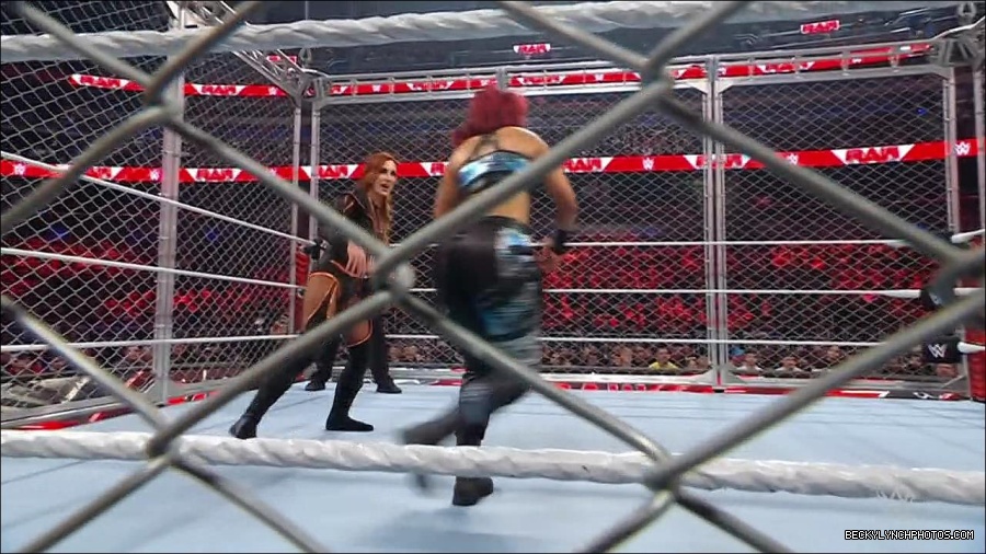 WWE_Monday_Night_RAW_2023_02_06_720p_HDTV_x264-Star_mp4_007112366.jpg