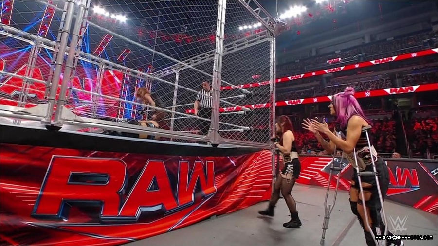 WWE_Monday_Night_RAW_2023_02_06_720p_HDTV_x264-Star_mp4_007217966.jpg