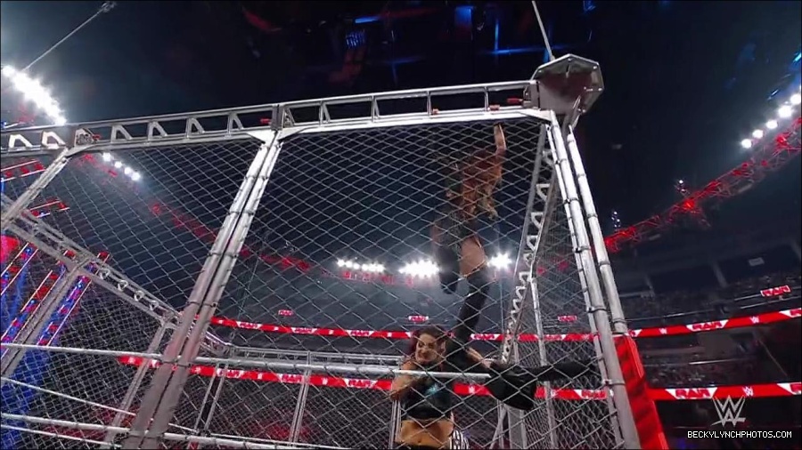 WWE_Monday_Night_RAW_2023_02_06_720p_HDTV_x264-Star_mp4_007286566.jpg