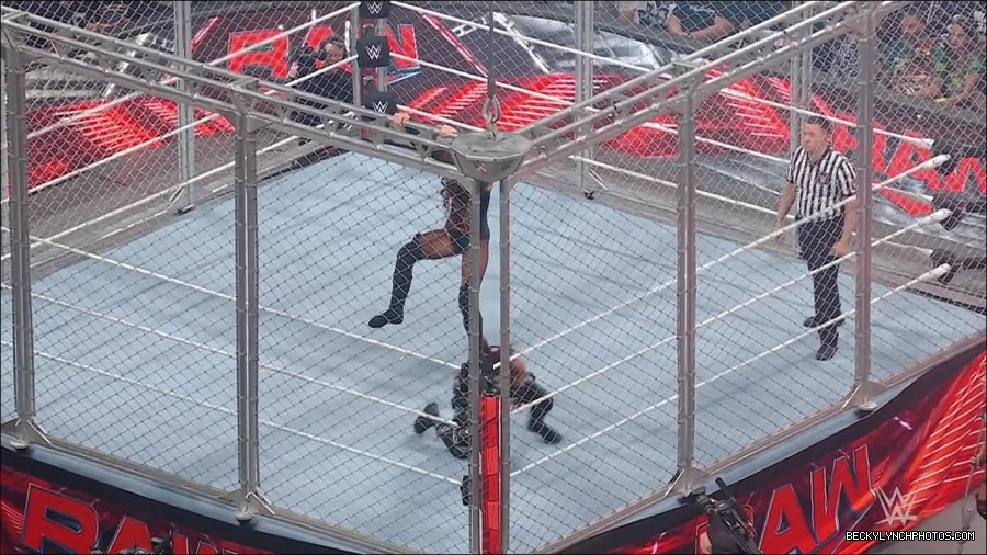 WWE_Monday_Night_RAW_2023_02_06_720p_HDTV_x264-Star_mp4_007296166.jpg