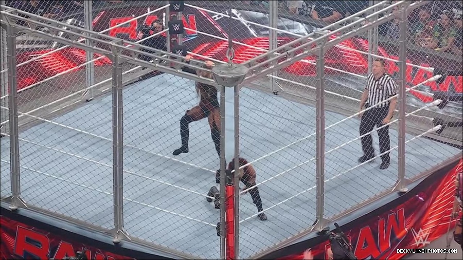 WWE_Monday_Night_RAW_2023_02_06_720p_HDTV_x264-Star_mp4_007296566.jpg