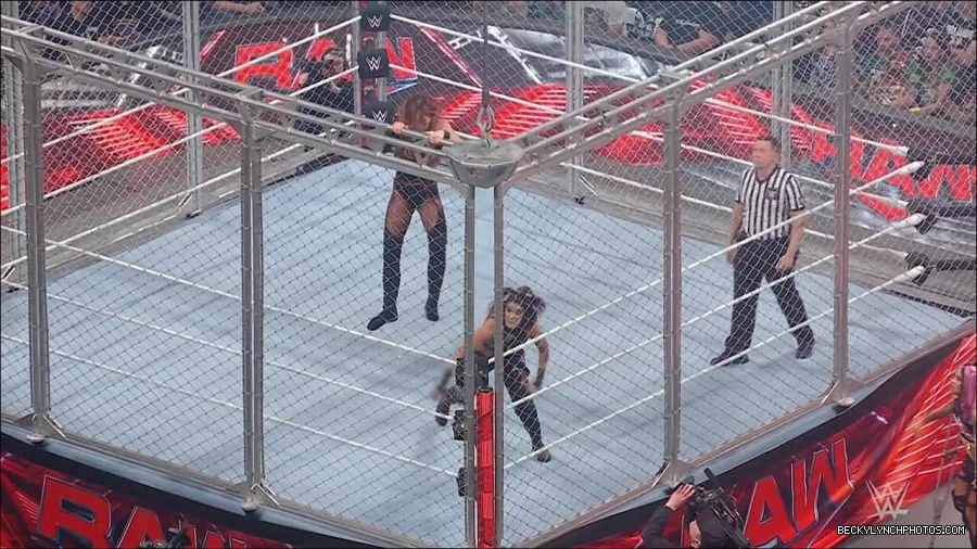 WWE_Monday_Night_RAW_2023_02_06_720p_HDTV_x264-Star_mp4_007296966.jpg
