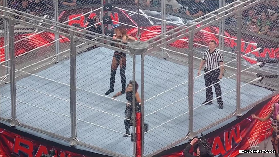 WWE_Monday_Night_RAW_2023_02_06_720p_HDTV_x264-Star_mp4_007297366.jpg