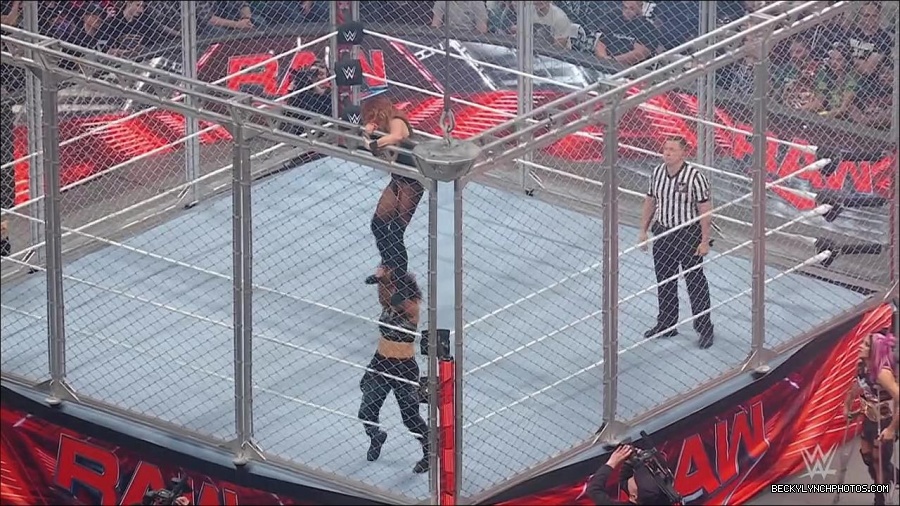 WWE_Monday_Night_RAW_2023_02_06_720p_HDTV_x264-Star_mp4_007298166.jpg