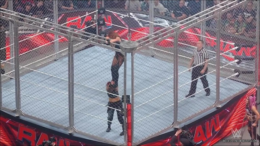 WWE_Monday_Night_RAW_2023_02_06_720p_HDTV_x264-Star_mp4_007298566.jpg