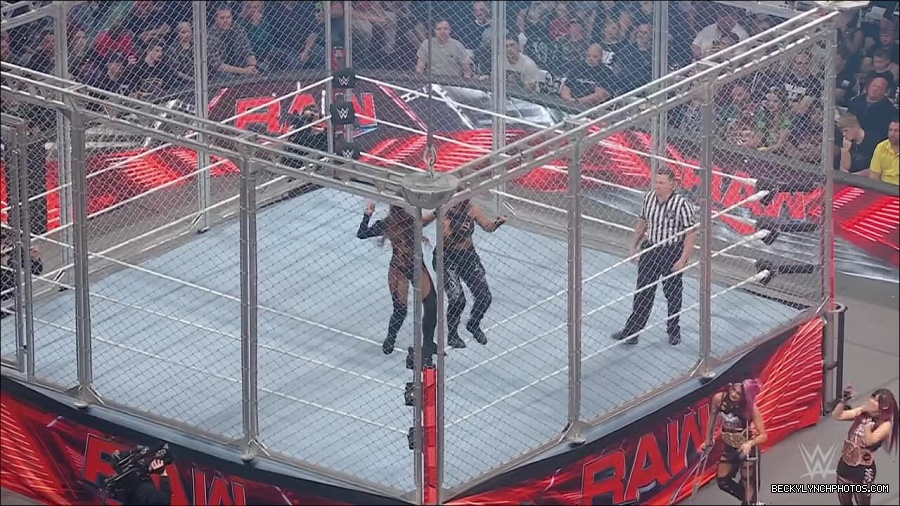 WWE_Monday_Night_RAW_2023_02_06_720p_HDTV_x264-Star_mp4_007304566.jpg