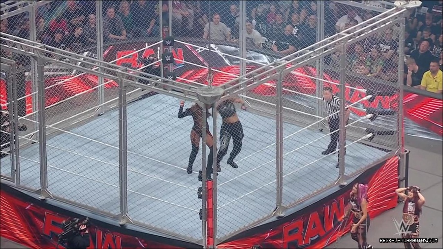 WWE_Monday_Night_RAW_2023_02_06_720p_HDTV_x264-Star_mp4_007306566.jpg