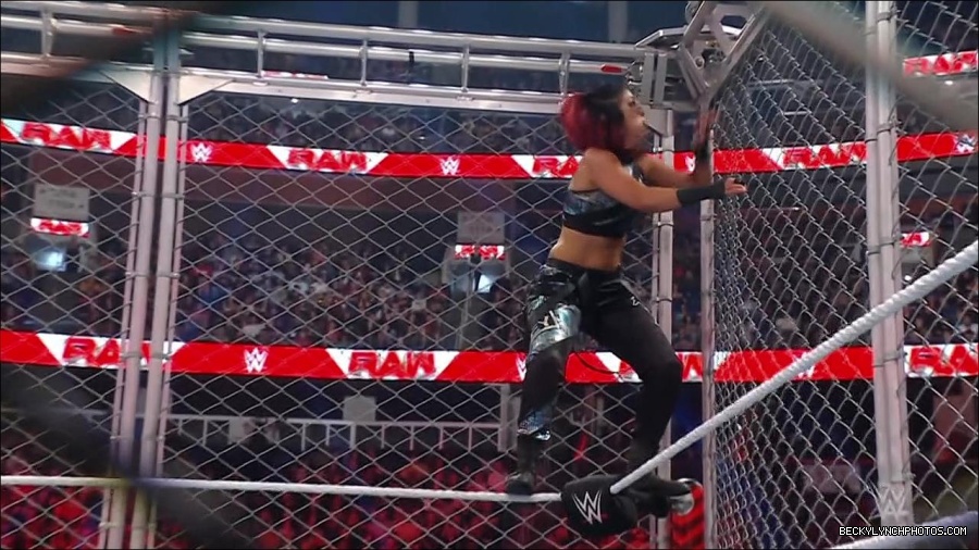 WWE_Monday_Night_RAW_2023_02_06_720p_HDTV_x264-Star_mp4_007326966.jpg