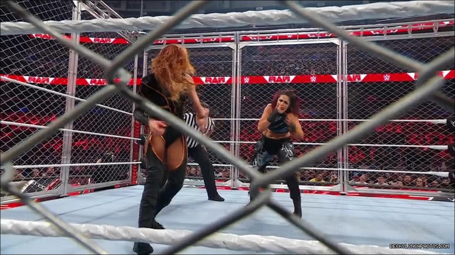 WWE_Monday_Night_RAW_2023_02_06_720p_HDTV_x264-Star_mp4_007374966.jpg